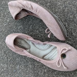 Dexflex Nude Slip On Ballet Flats Size 9.5M EUC